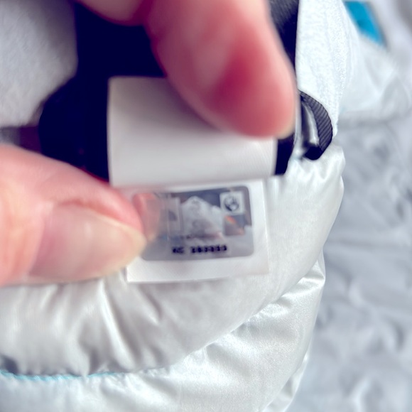 The North Face Woman’s NWT 800 PRO Bright Blue Down Filled Vest size small - Picture 9 of 10